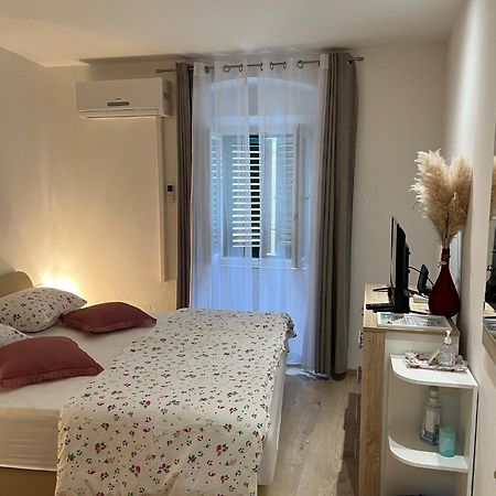 Charming Apartment In Old Town Split Exterior photo